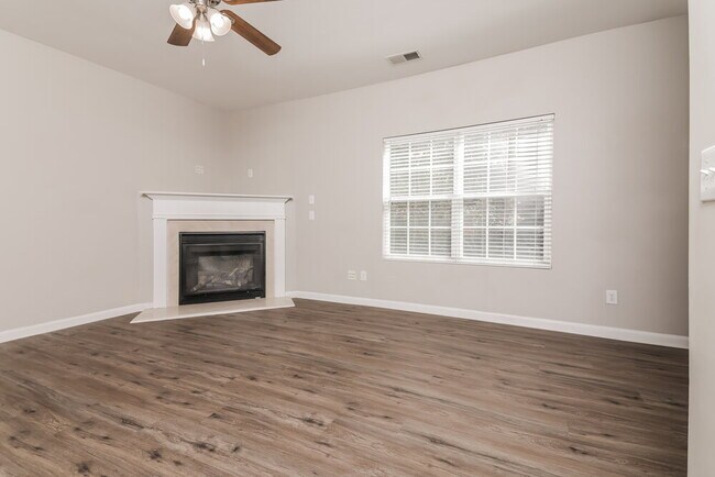 Building Photo - 242 River Hills Dr