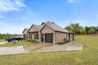 Building Photo - 4882 Castlewood Ln