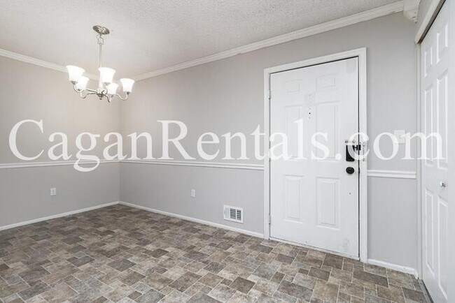 Foto del edificio - 108 Versailles Ct