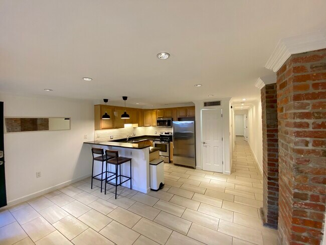 Kitchen/Hall - 120 Seaton Pl NW