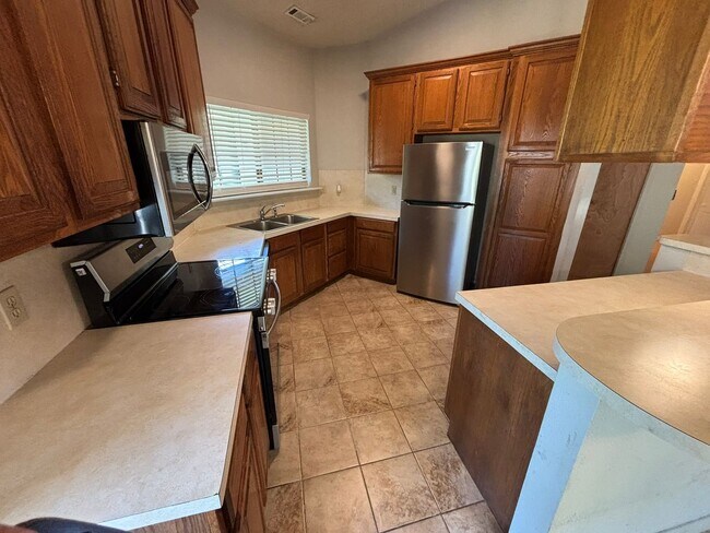 Foto del edificio - Located off Wedinton Dr! 3 Bedroom 2 Bathr...