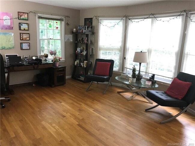 Building Photo - 19 Village View Ln