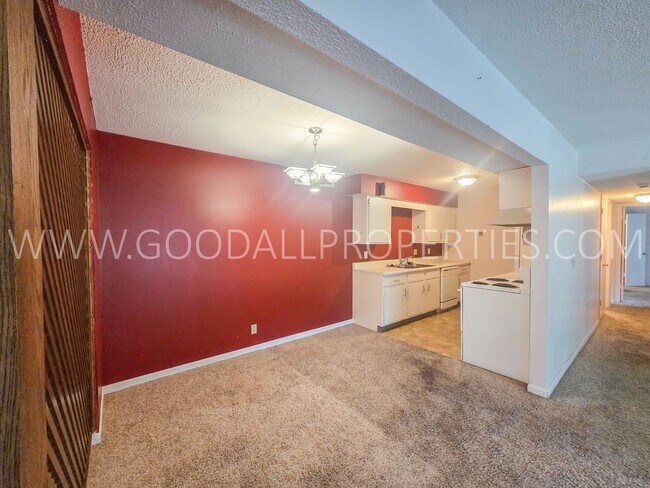 Foto del edificio - 2 Bed, 2 Bath Condo with Pool Access in Clive