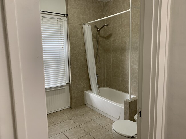 Bathtub and shower - 191 W Main St