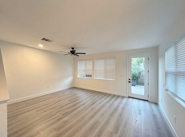 Foto del edificio - Stunning Home in the Beautiful Mariposa Community of Santa Clarita!