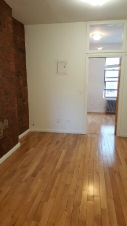 Building Photo - 338 E 5th St