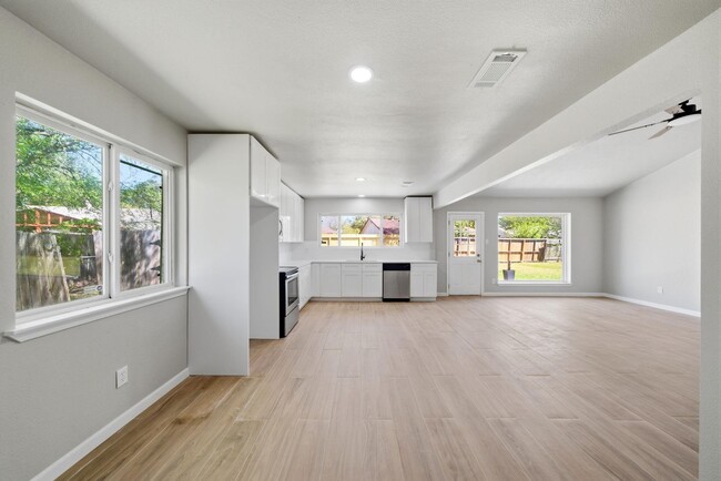 Building Photo - 7530 Millbrae Ln