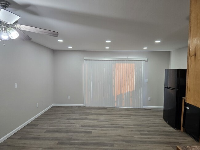 Building Photo - 38177 Jamestown Dr