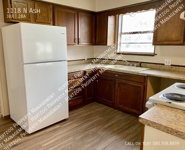 Building Photo - Charming 3 Bedroom, 2 Bathroom Home for Re...