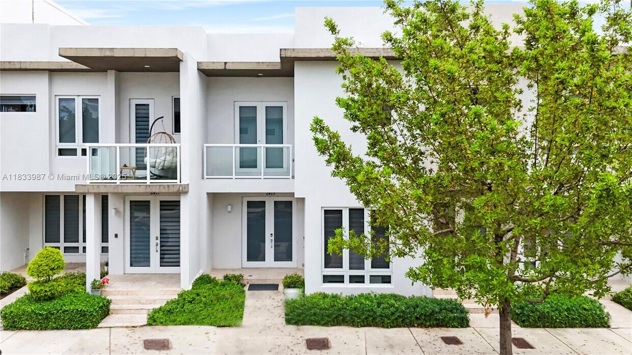 Foto principal - 6469 NW 103rd Psge