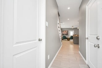 Building Photo - 3019 Elysian St