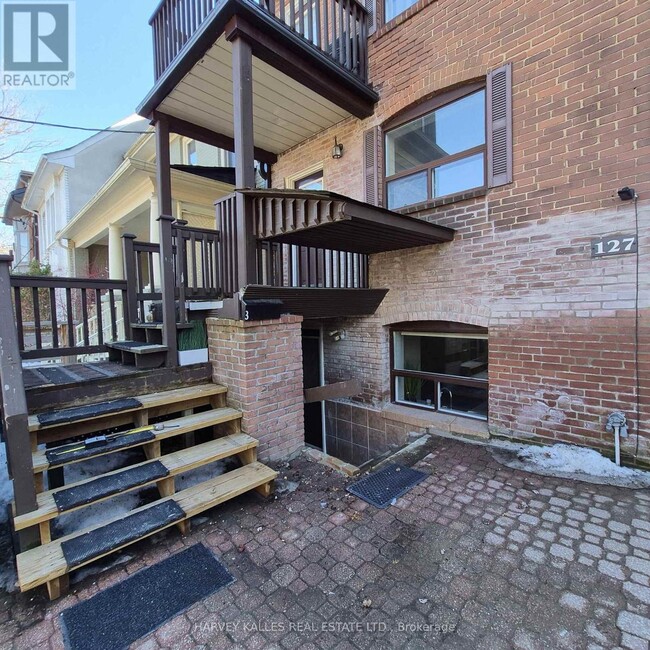 Building Photo - 127 Summerhill Ave