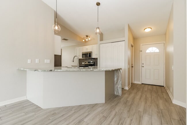 Foto del edificio - 10329 Midstate Ave