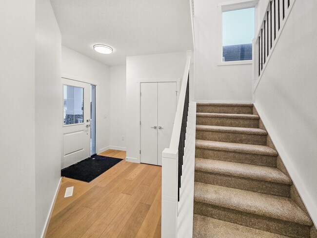 Building Photo - 963 Corner Meadows Way NE