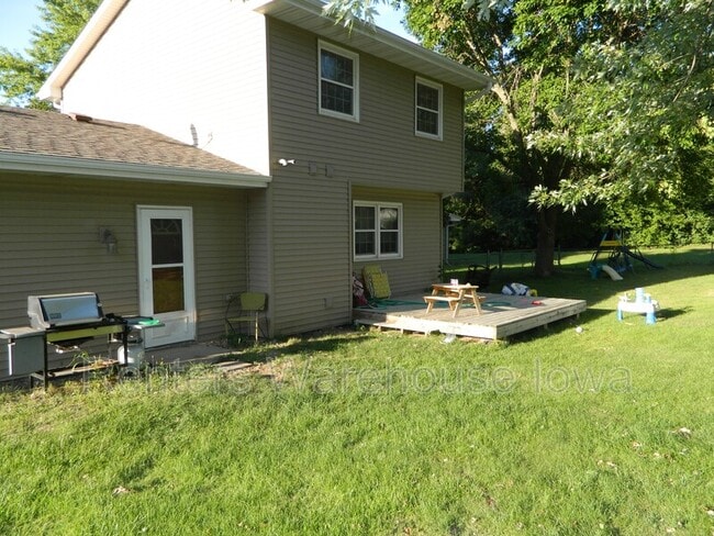 Building Photo - 108 NE 7th Ct