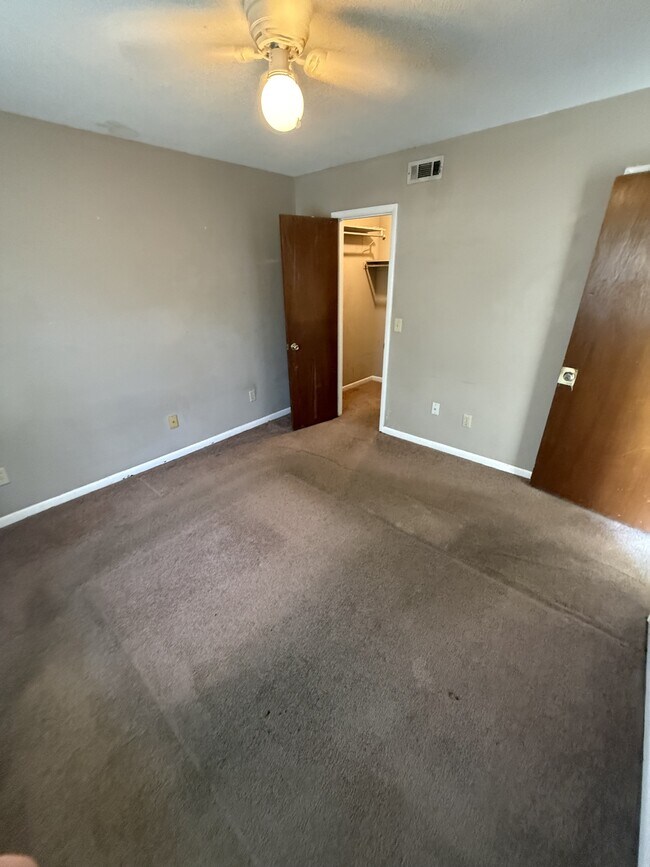 Foto del edificio - 80 Fannie Morris Dr