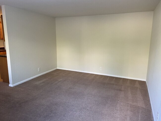 Building Photo - Adorable 1 Bedroom, 1 Bath Unit