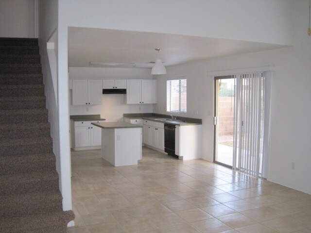 Building Photo - 1551 E Orchid Ct