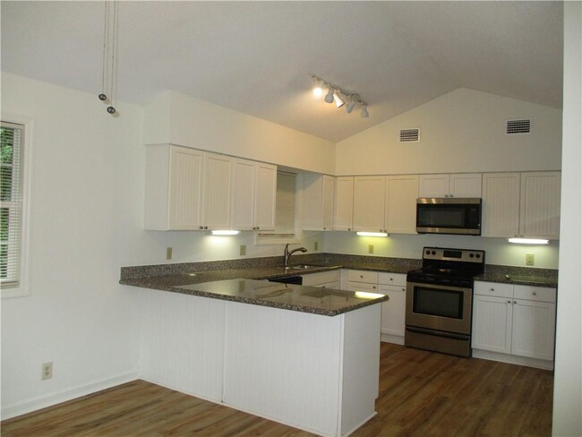 Building Photo - 112 Grand Oaks Ln