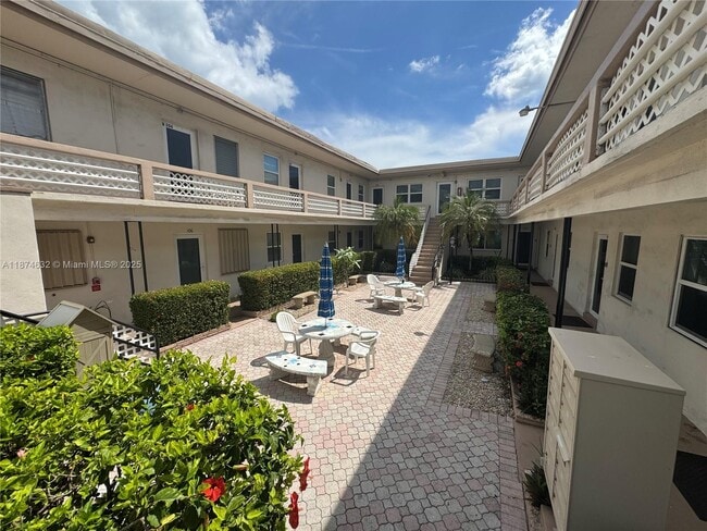 Building Photo - 1315 N Ocean Dr