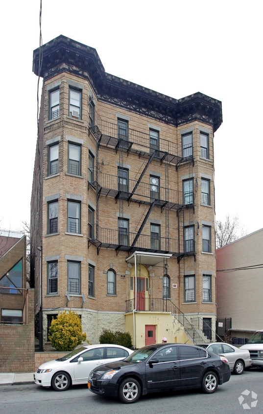 Foto del edificio - 142 Woodworth Ave