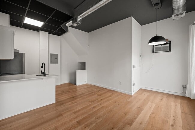 Building Photo - 435 N Washington Ave