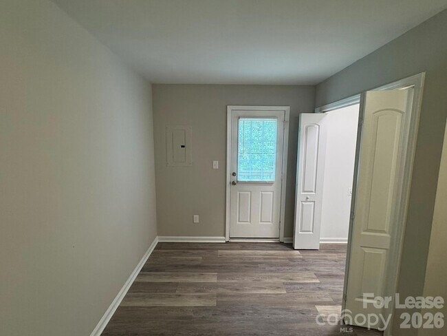 Foto del edificio - 320 Hamilton Dr NE