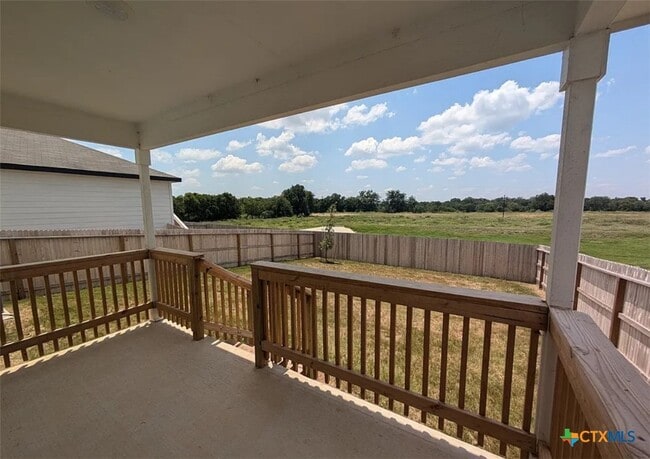 Foto del edificio - 452 Lynwood Gold