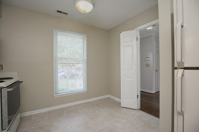 Photo - Charming 2BR & 2.5BA Townhome with Dual Primary Suites in Woodstream Glen