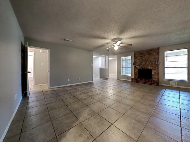 Building Photo - 23926 Spring Day Ln