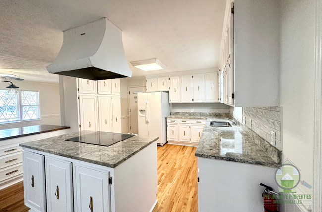 Building Photo - 1 Latham Dr