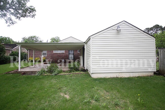 Foto del edificio - 1446 Russwood Rd