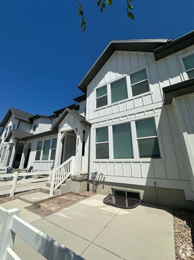 Building Photo - 937 W Sunspear Dr