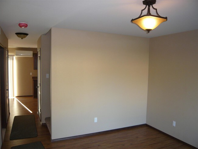 Building Photo - 508 E Helena Ave