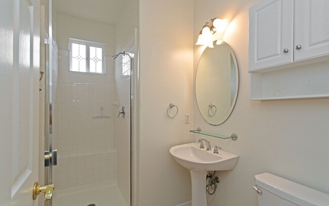 Building Photo - Grand and Gorgeous 5BR Home in La Fuente Gated Community!