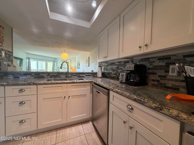 Building Photo - 5650 A1A S