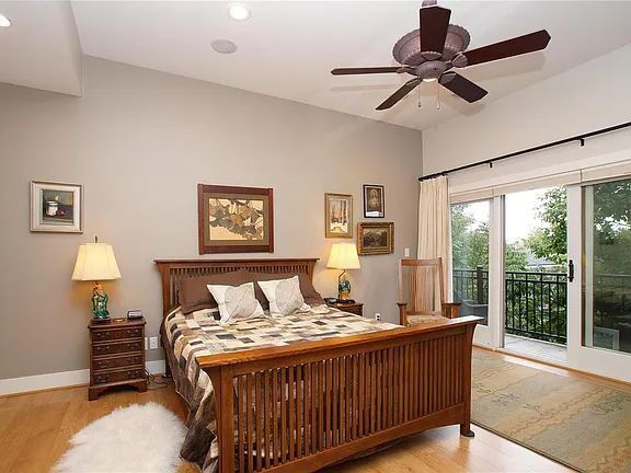 Foto del edificio - "Luxurious Living Awaits: Spacious 2-Bed, 3-Bath Apartment in Prime Clayton Location!"