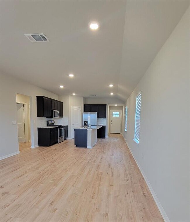 Building Photo - 417 Shiner Ln