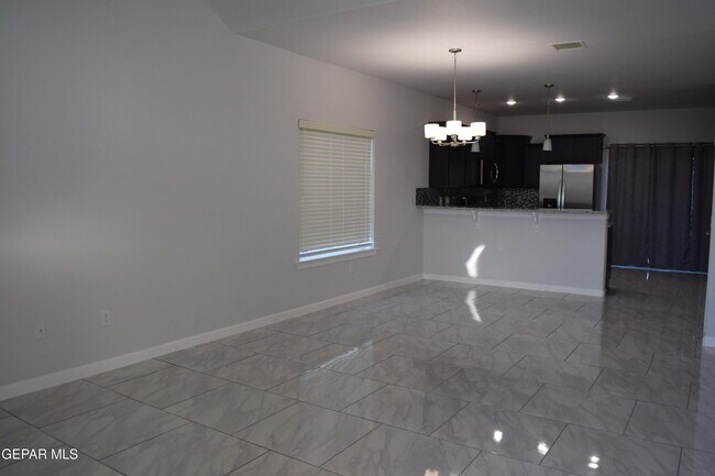 Foto del edificio - 1103 Nickel Hl Ave