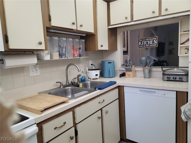 Foto del edificio - 333 Joel Blvd