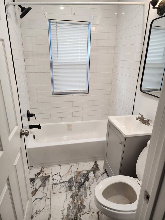 Building Photo - 11790 Outer Dr E