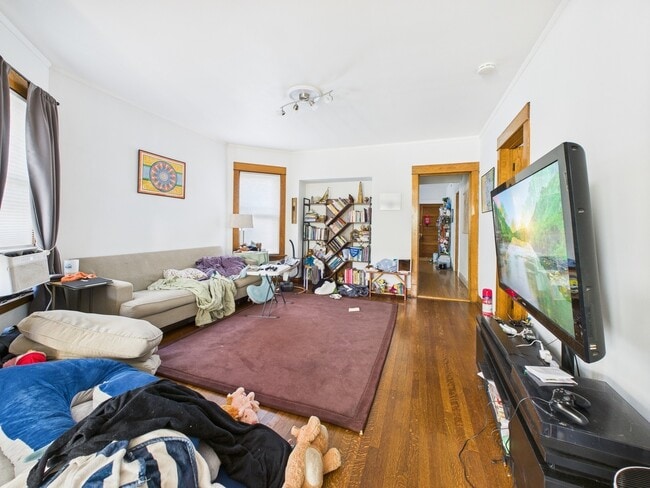 Building Photo - 4318 N Albany Ave