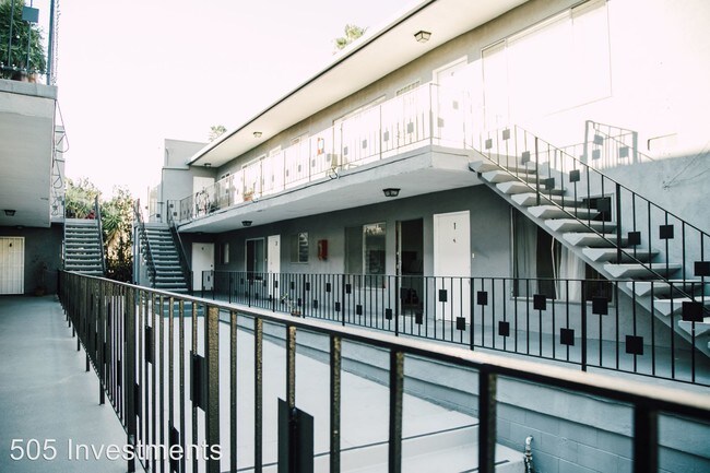 Foto del edificio - 1349 N Martel Ave