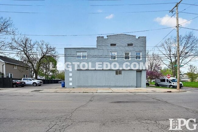 Building Photo - 1734 Arlington Ave