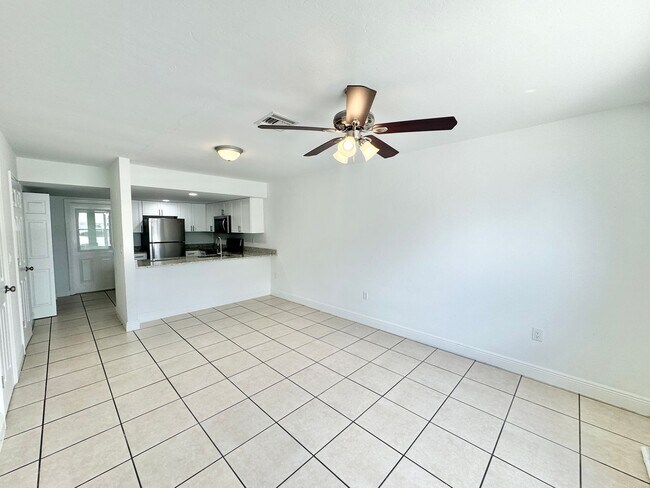 Building Photo - PIKUS (Sunshine Villas - 1936 Sunshine Blvd)