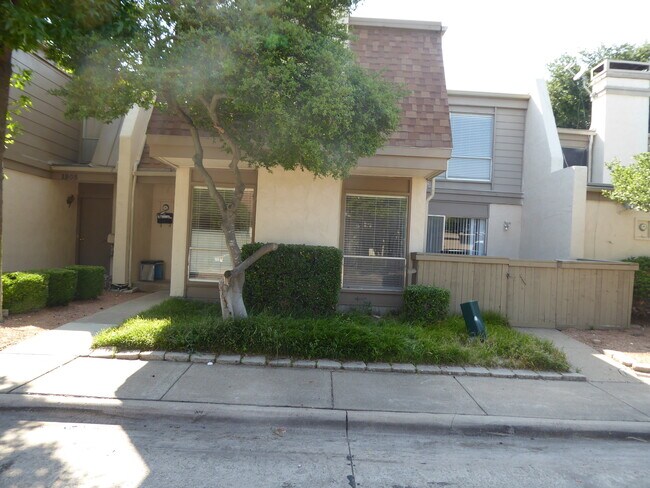 Building Photo - 1910 Place One Ln