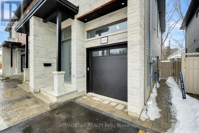 Building Photo - 553 Mutual St