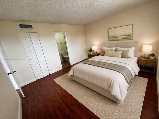 Foto del edificio - 8020 N Colony Cir