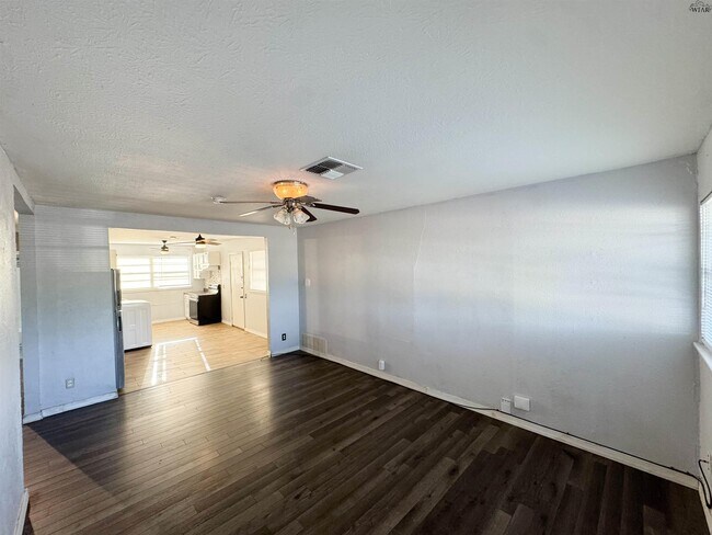 Foto del edificio - 1504 Red Fox Rd