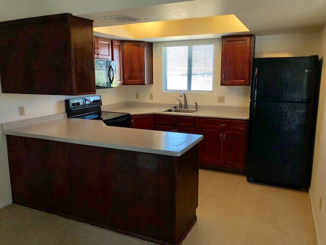 Foto del edificio - Upstairs Three Bedroom Condo ~ N. Prescott